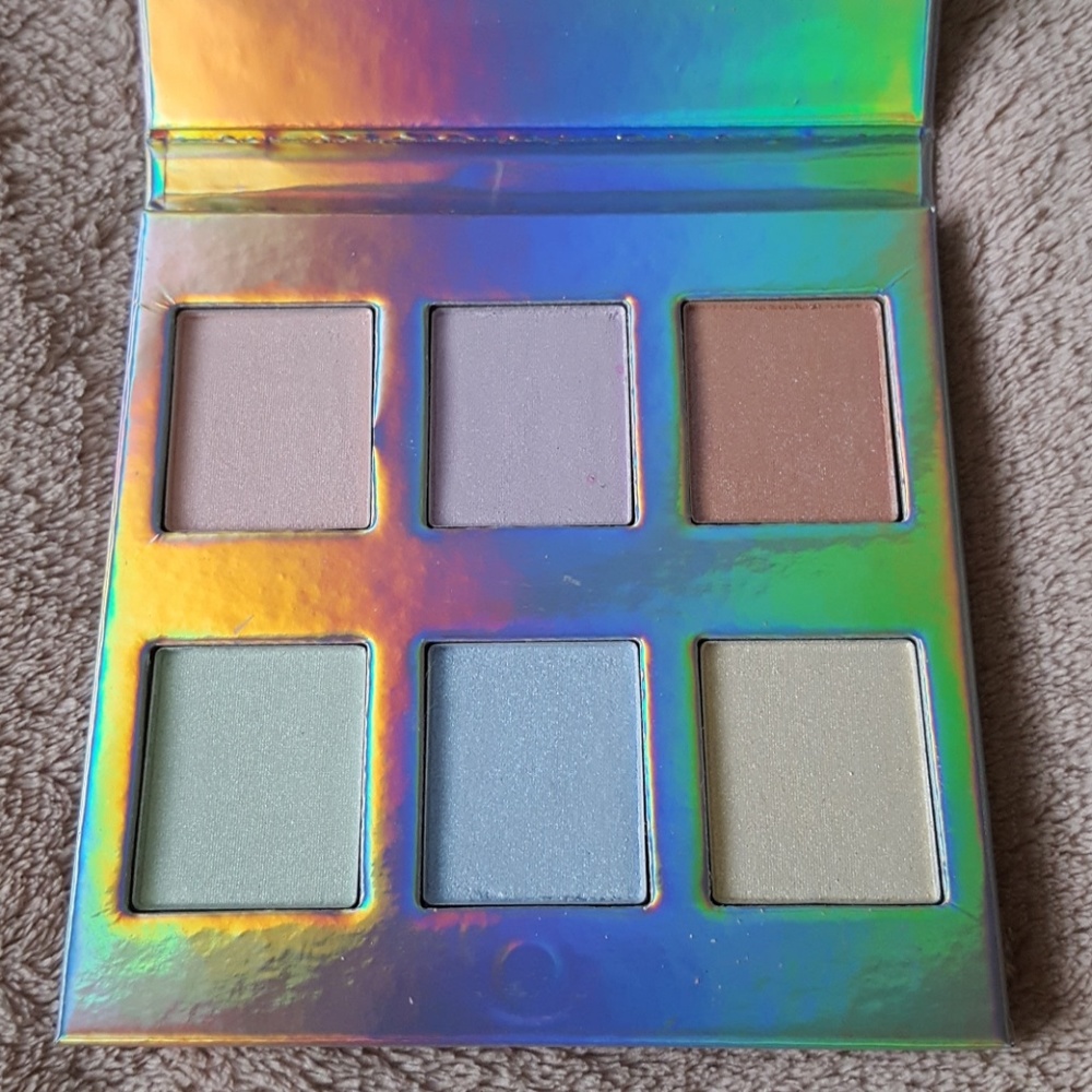 Naked cosmetics holographic highlighter palette